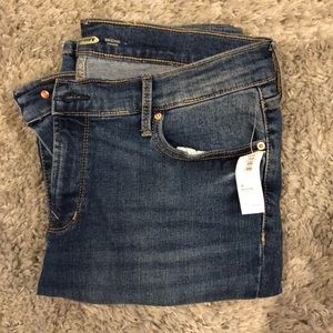 Old Navy regular fit jeans ( size 8)
